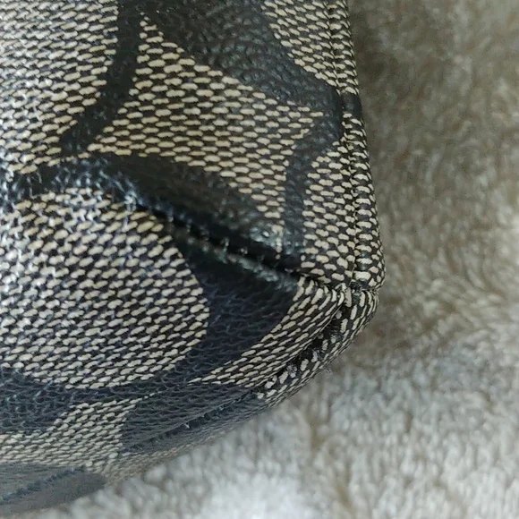 Coach  Wristlet - Picture 6 of 8